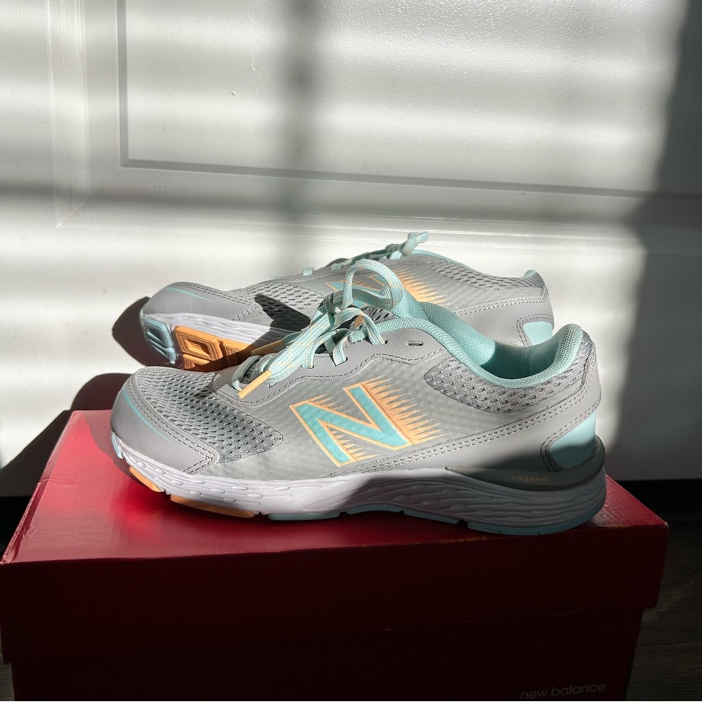 New Balance (Big Kid Size 6 Wide) Rain Cloud 680v6 Running Shoe w ABZORB midsole